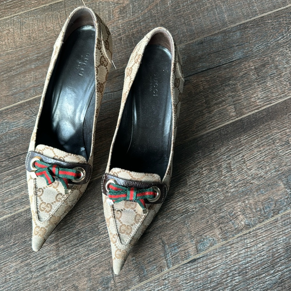 Vintage Gucci canvas heels - 100% authentic - sz 10/40 - TTS